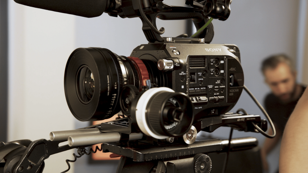 Filmkamera beim Dreh des Recruitingfilms für Fraport